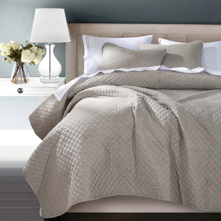 ANNA DIAMOND QUILTED COVERLET - TAUPE/KING