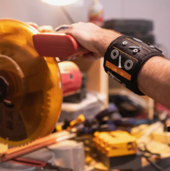 MAD MAN MADNETIC WRISTBAND