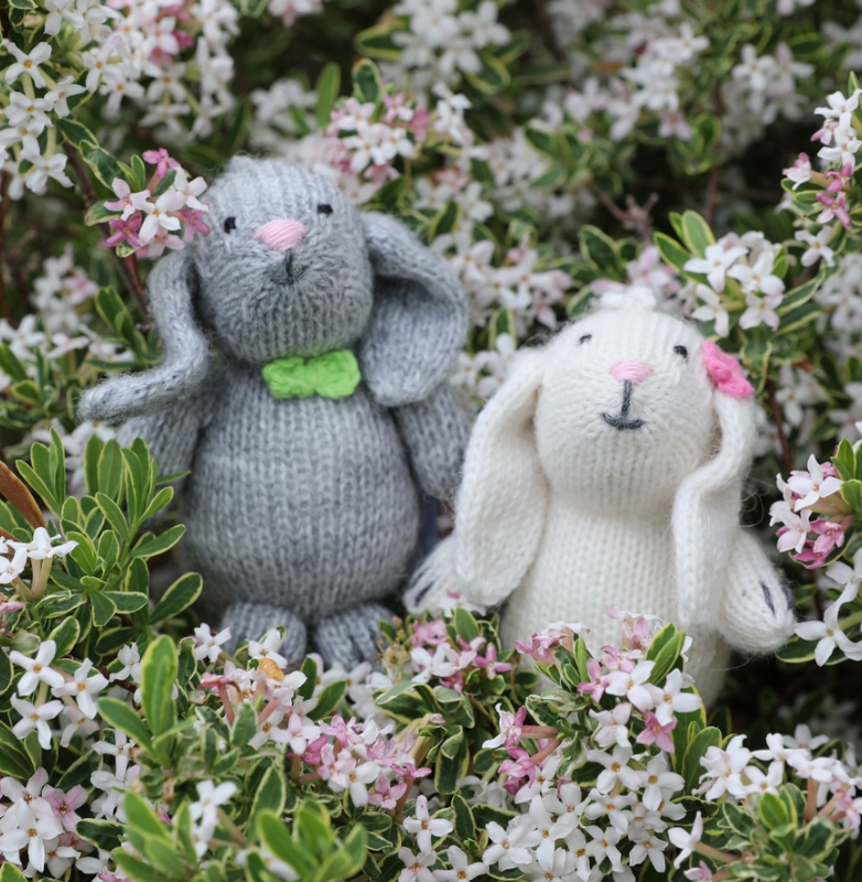 HAND KNIT MINIATURE BUNNY