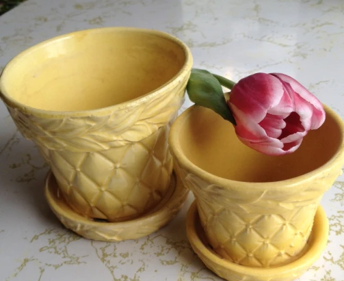 VINTAGE 1940'S MCCOY YELLOW PLANTER