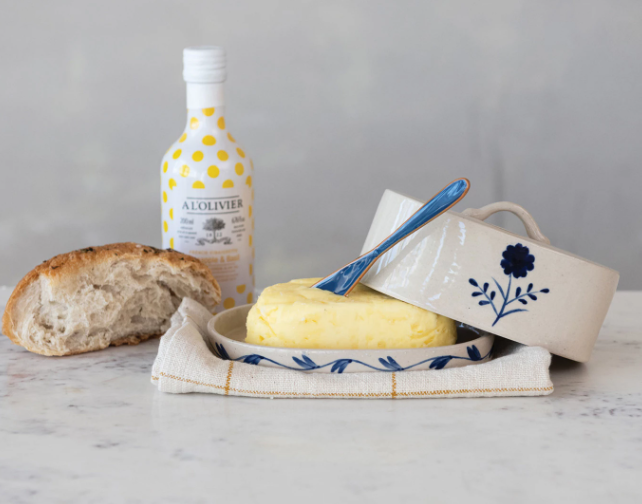HAND-PAINTED BLUE & WHITE STONEWARE BUTTER DISH WITH FLOWER