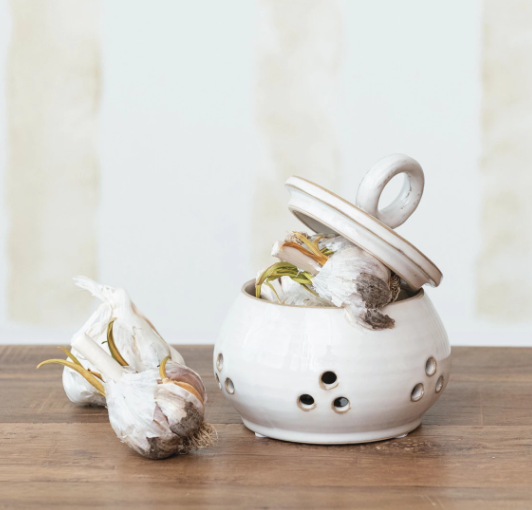 STONEWARE GARLIC/ONION KEEPER