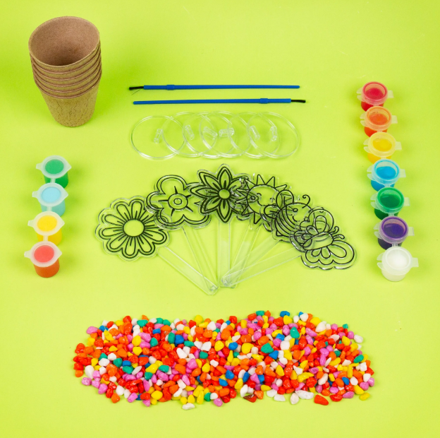 MADE BY ME KIDS ARTS & CRAFTS KIT - SUNCATCHER GARDEN