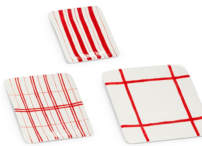CHRISTMAS PLAID PLATES - ASSORTED