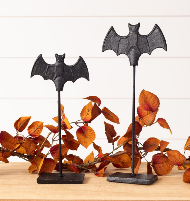 HALLOWEEN IRON METAL BAT ON STAND - SET OF 2