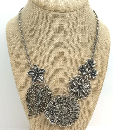 PREMIER DESIGNS ANTIQUED SILVER TONE FILIGREE FLORAL NECKLACE