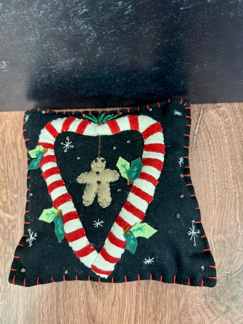 HOLIDAY FELTED PILLOWS - ASSORTED