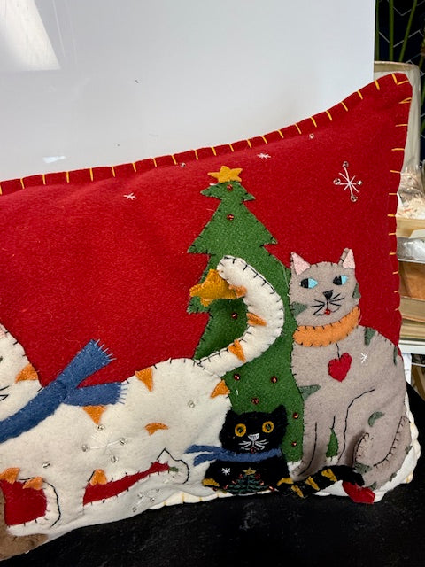 FELTED CHRISTMAS CAT PILLOW 11X19