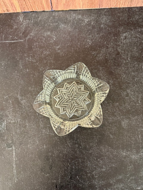VINTAGE STAR IN STAR OR SNOWFLAKE 1940-1950 ASHTRAY