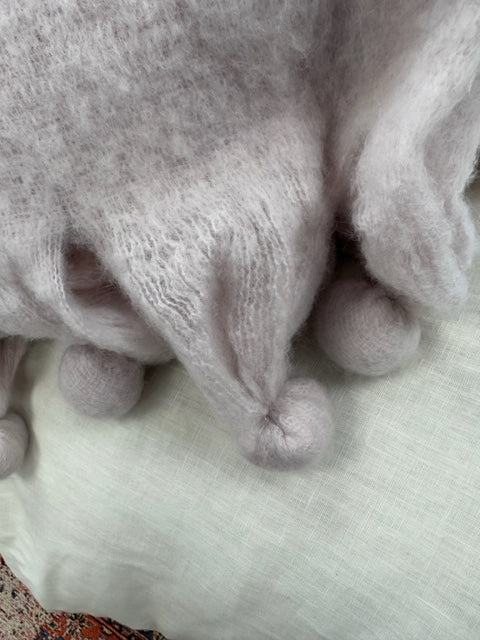 P.C.H. POM POM THROW - SLIPPER PINK