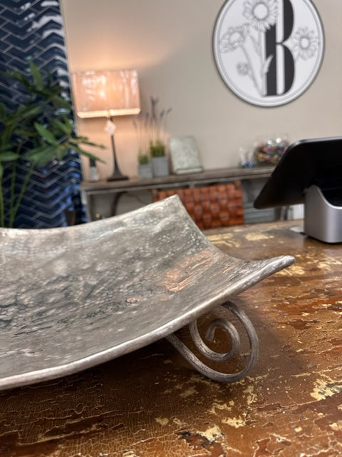VINTAGE MEXICAN HAND FORGED HAMMERED SILVER TRAY ON FEET