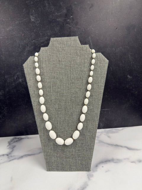 VINTAGE SINGLE STRAND WHITE BEAD NECKLACE