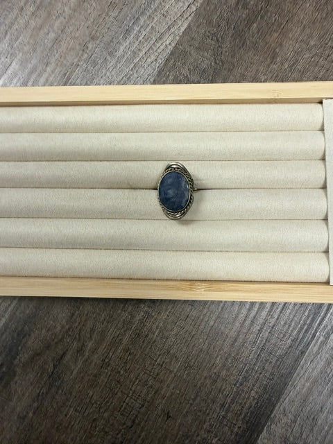VINTAGE STERLING SILVER (OPEN SIZE) WITH LARGE OVAL BLUE SODALITE GEMSTONE RING