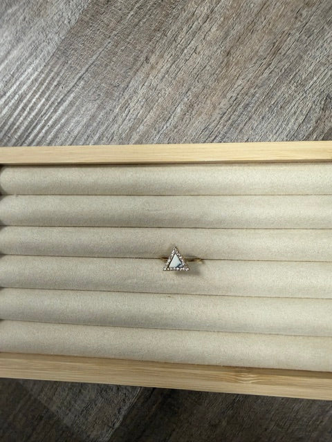 GOLD TONE RING WITH FAUX WHITE TURQUOISE STONE - ASSORTED