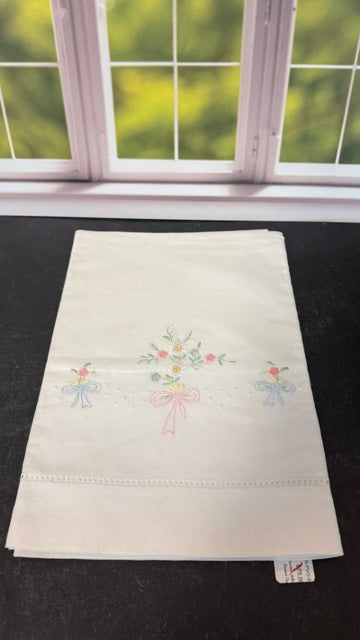 SCHWEITZER LINEN - FLORAL BOUQUET - ASSORTED ITALIAN LINEN GUEST TOWELS