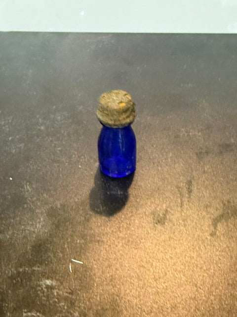 VINTAGE 1930-1950'S VICKS VA-TRO-NOI APOTHECARY BOTTLE
