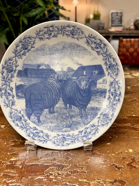 FARM ANIMAL 8" DESSERT PLATES - ASSORTMENT