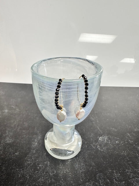 JANNIES JEWELS - NECKLACE - 47 BLACK SPINEL NECKLACE WITH GOLD-PLATED BEADS & COIN PEARL