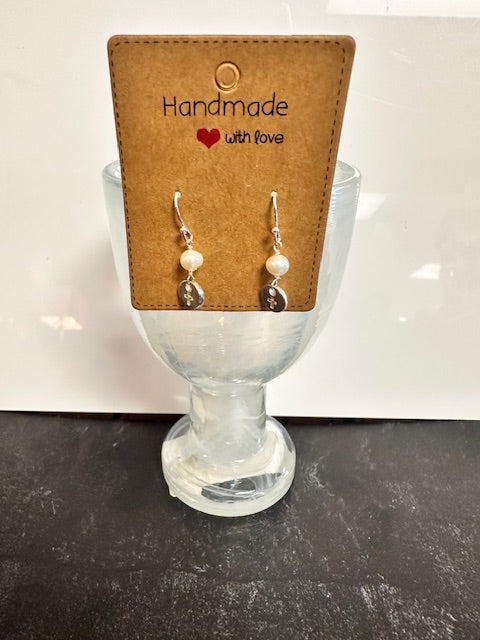 JANNIES JEWELS - EARRINGS - 3 PEARL & CROSS SILVER PLATED