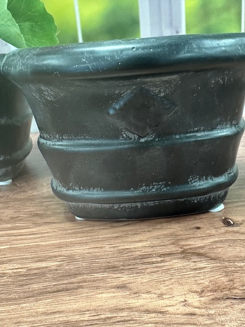 MATTE BLACK DIAMOND MEDALLION PLANTER