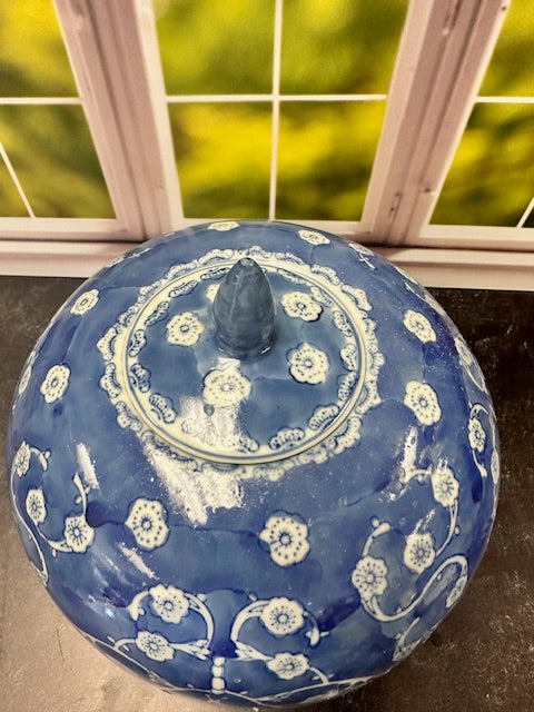 ORIENTAL BLUE AND WHITE PORCELAIN CONTAINERS