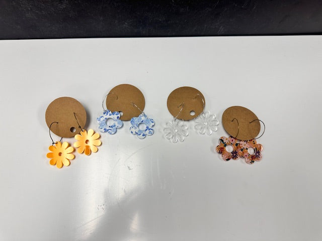 FIDDLE & GRACE ACRYLIC EARRINGS - FLORAL DAISY - ASSORTED