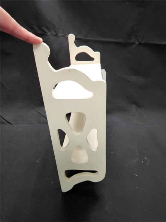 VINTAGE PAINTED WHITE WOODEN DECORATIVE SHELF