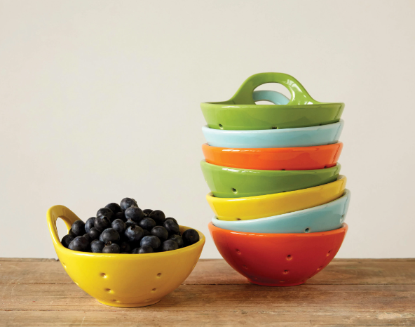 STONEWARE BERRY BOWL WITH HANDLE - LIGHT BLUE