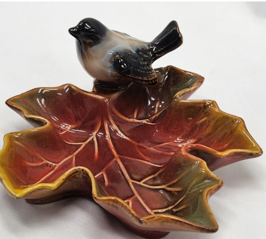 CERAMIC MAPLE LEAF DISH WITH BIRD