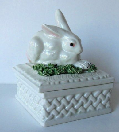 VINTAGE ITALIAN CERAMIC BUNNY TRINKET BOX