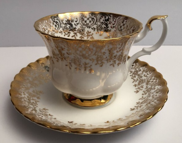 ROYAL ALBERT WHITE & GOLD TEA CUP