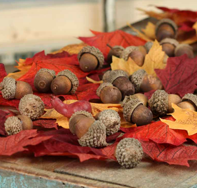 FAUX WOOD ACORNS