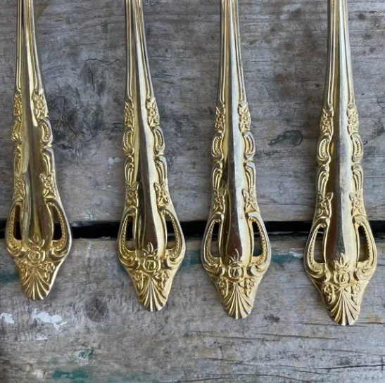 VINTAGE GOLD PLATED INTERNATIONAL KOREA FLATWARE AND SERVEWARE - USED