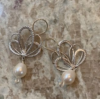 NANCY SCOFIELD PEARL EARRING WITH HAND-MADE EAR WIRES