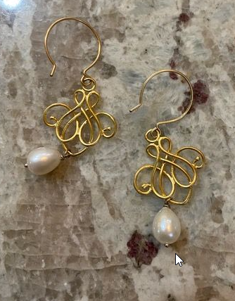 NANCY SCOFIELD PEARL EARRING WITH HAND-MADE EAR WIRES