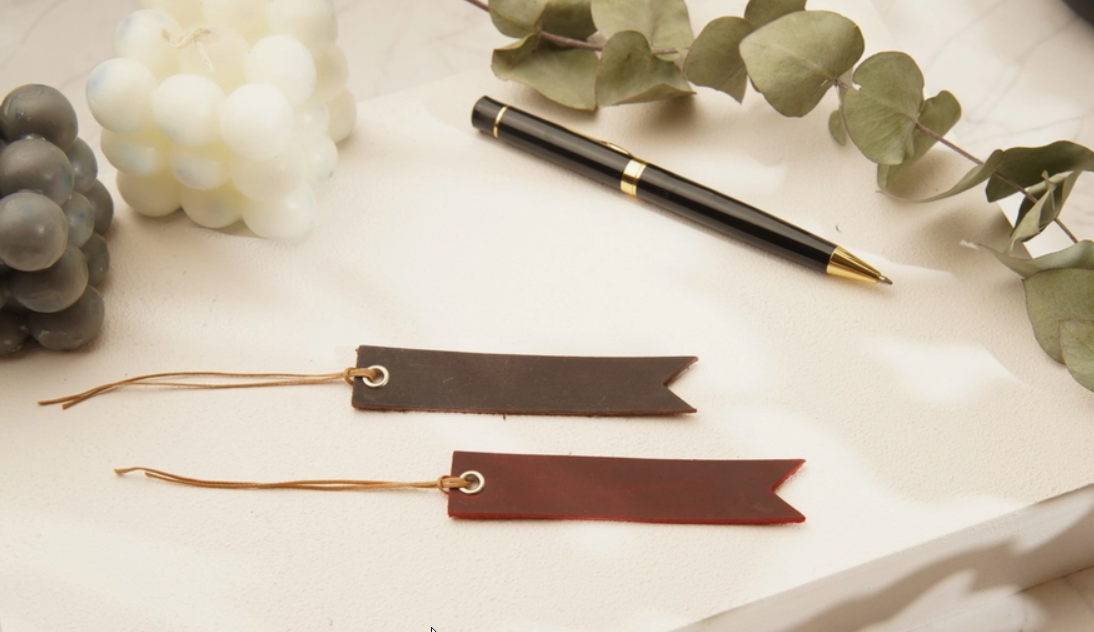 CLASSIC GENUINE LEATHER BOOKMARK