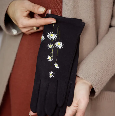 STUDIO HOP DAISY FLOWER GLOVES