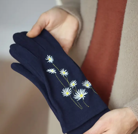 STUDIO HOP DAISY FLOWER GLOVES