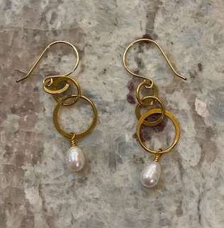 NANCY SCOFIELD PEARL EARRING WITH HAND-MADE EAR WIRES