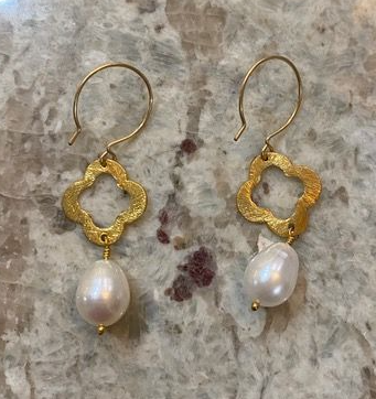 NANCY SCOFIELD PEARL EARRING WITH HAND-MADE EAR WIRES