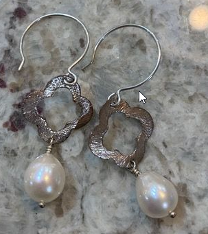 NANCY SCOFIELD PEARL EARRING WITH HAND-MADE EAR WIRES