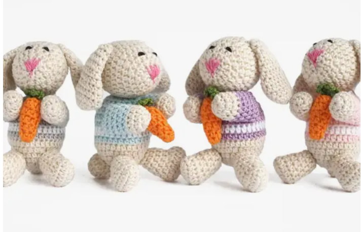 HAND CROCHET BUNNY WITH CARROT