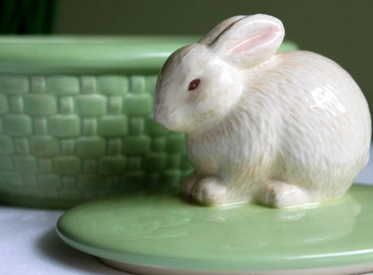 HALLMARK PASTEL GREEN CERAMIC BASKET WITH BUNNY RABBIT