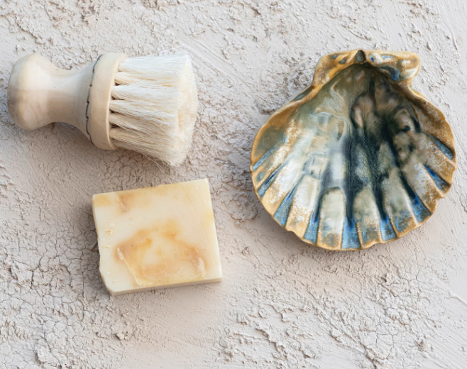 STONEWARE SHELL SHAPED DISH