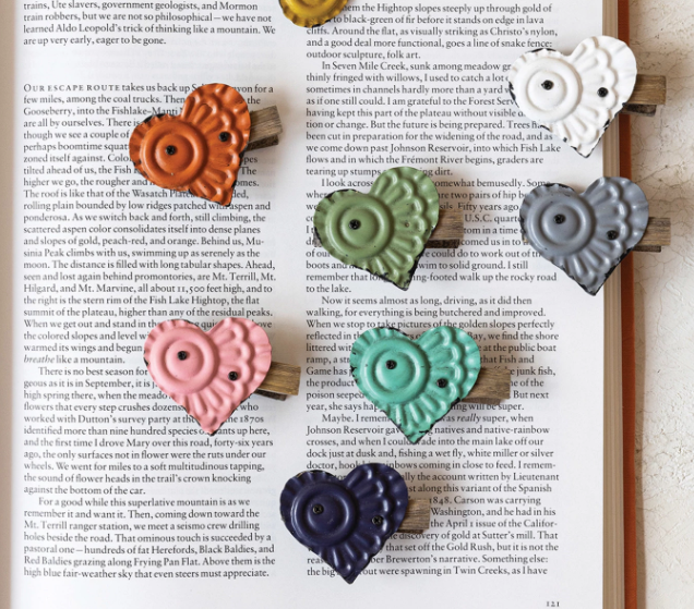 EMBOSSED METAL HEART CLIP - 8 COLORS