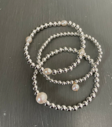 MORGAN & ME #9 5MM 14k GOLD FILLED BRACELET WITH ONE FRESHWATER PEARL