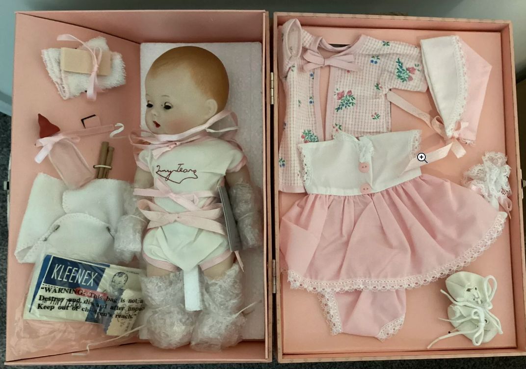 VINTAGE 1999 DANBURY MINT TINY TEARS PORCELAIN DOLL IN CASE WITH ACCESSORIES