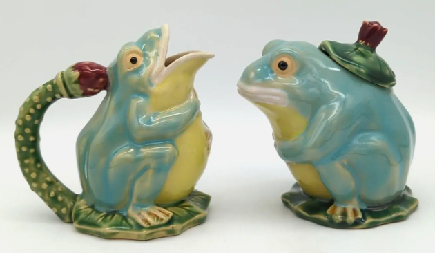 VINTAGE MAJOLICA FROG CREAMER AND SUGER SET - 5"T