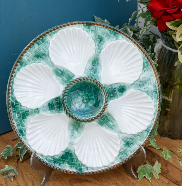 1960 VINTAGE LONGCHAMP FRENCH BARBOTINE MAJOLICA GREEN & WHITE OYSTER "HUITRE" SHELLFISH PLATE