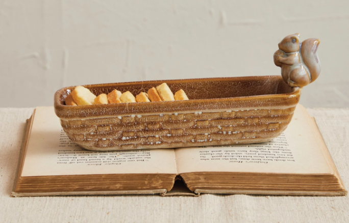 STONEWARE DISH WITH SQUIRREL HOLDING ACORN